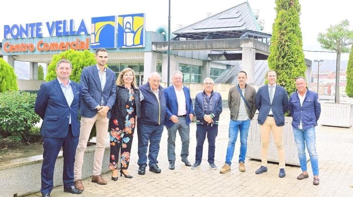 El Centro Comercial Ponte Vella de Ourense culmina el proceso de instalación de 144 paneles fotovoltaicos.